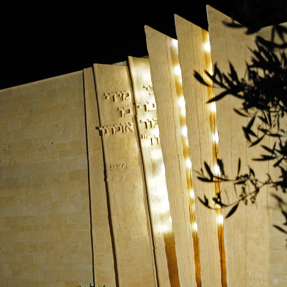 קיר_הנצחה_חוף_כרמל3