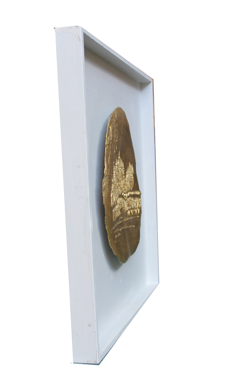 gold coin m1 in a frame side (מוקטן)