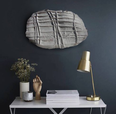 motifs in gray concrete )מוקטן (קטן)